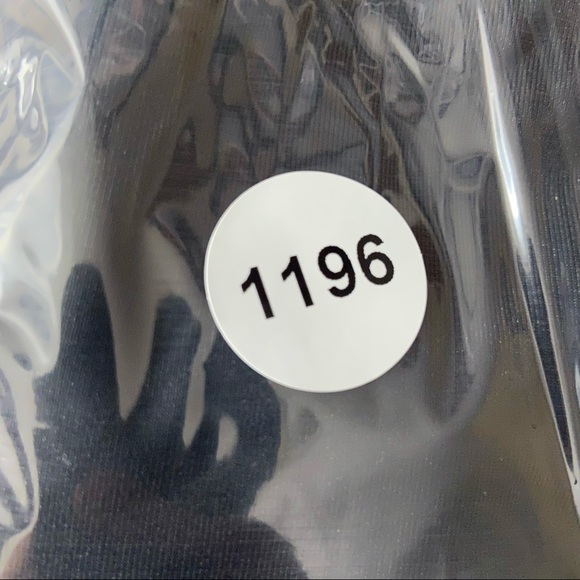 Active Capri black mesh insert leggings size large - Picture 8 of 8